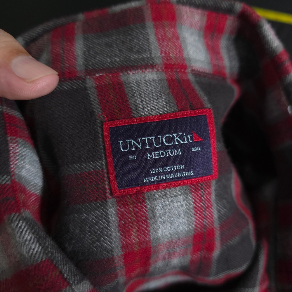 UNTUCKit Manning Shirt Mens Medium Grey Red Plaid Flannel Regular Fit 30446 Dual - Picture 7 of 8